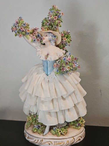 Statuina porcellana pizzo