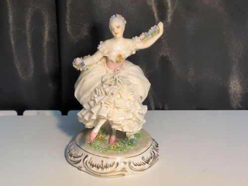 Statuina bambola pizzo