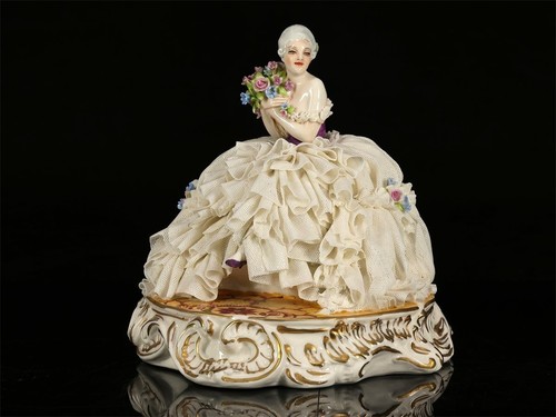 Bellissima antica statuina